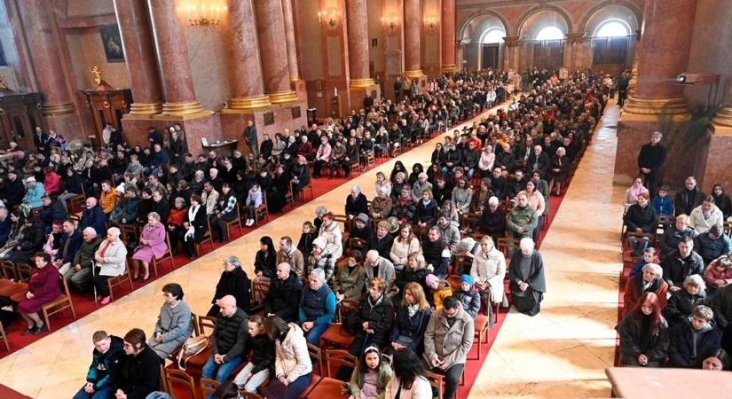 Ezért a bárány ad értelmet a húsvétnak - Fekete Szabolcs Benedek különleges ünnepi gondolatai a székesegyházban - fotók