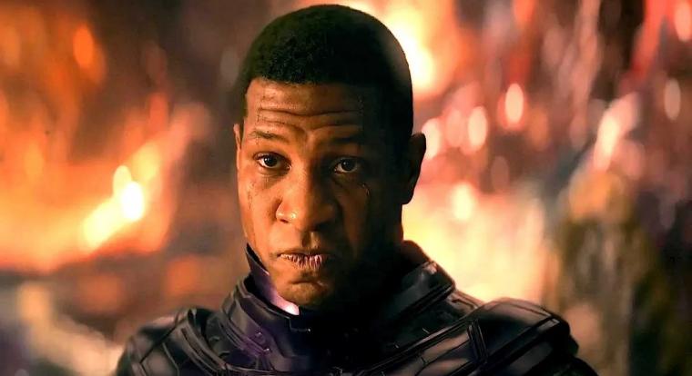 Jonathan Majors kizuhant egy alblakon az új filmjének forgatásán, a stáb egy része sztrájkba lépett