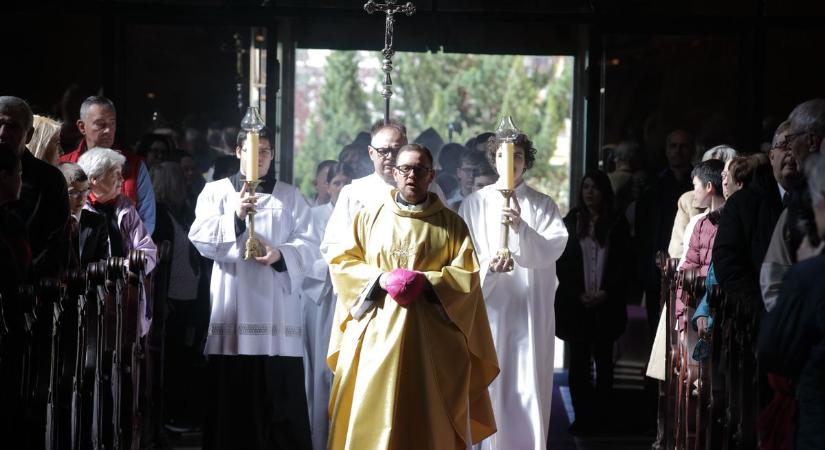 Húsvéti örömhír Székesfehérváron: Krisztus segít! (galéria)