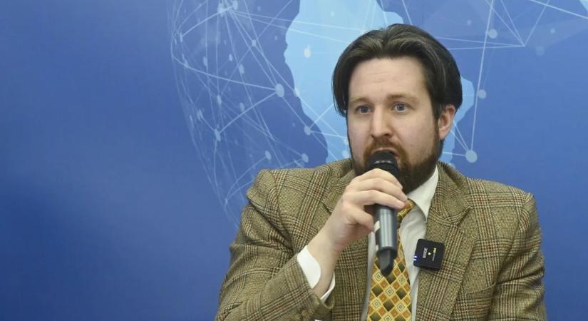 „Bizarr összeesküvés-elmélet” – Philip Pilkington nekiment Panyi Szabolcsnak