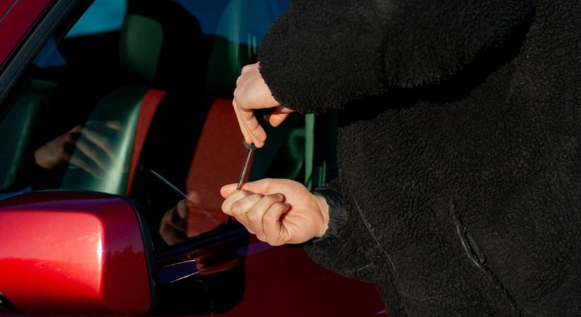 Lecsaptak a ceglédi autófeltörők; Csenge szülei versenyt futnak az idővel