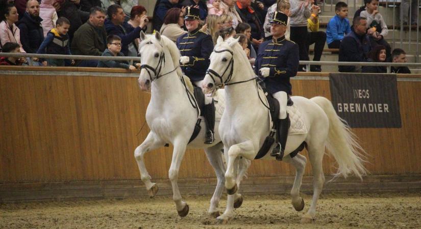 Látványos videón a szilvásváradi húsvéti lovas bemutató  galéria
