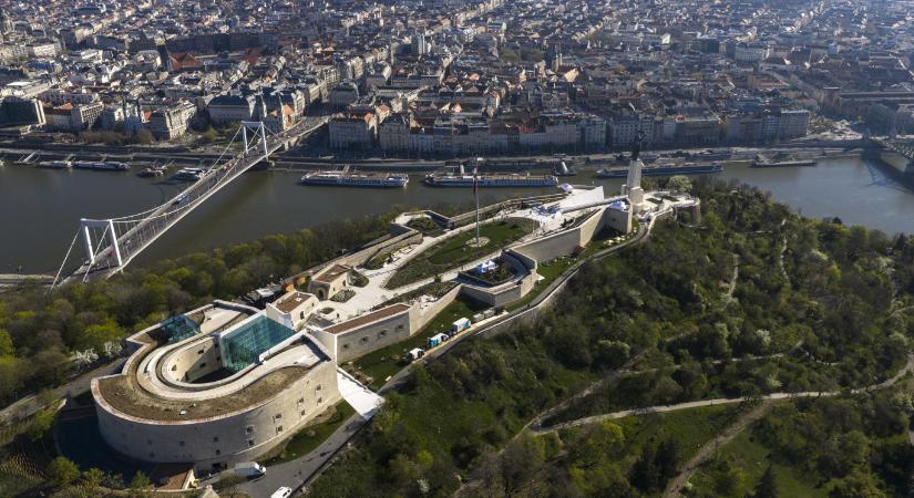 Így tökéletes: az Orbán-rendszer bukásának emlékműve lett a megújult Citadella, Orbán pedig úgy megijedt, hogy az avatón nem mert a budapestiek elé állni