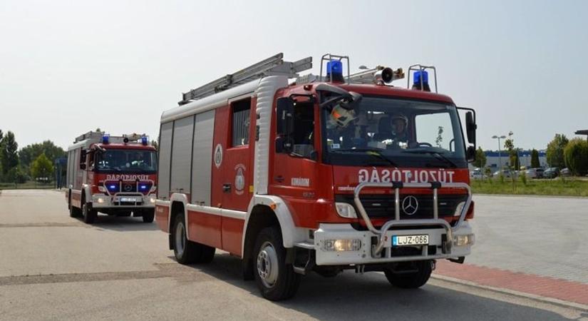 Lángok csaptak fel egy markoló miatt Komáromban