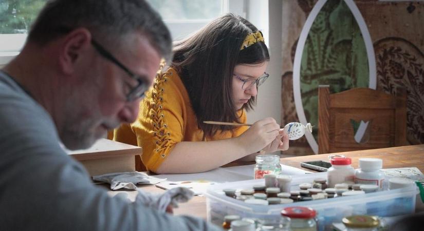 Húsvéti hagyományok Oszkón: tojásfestés és metszési tippek