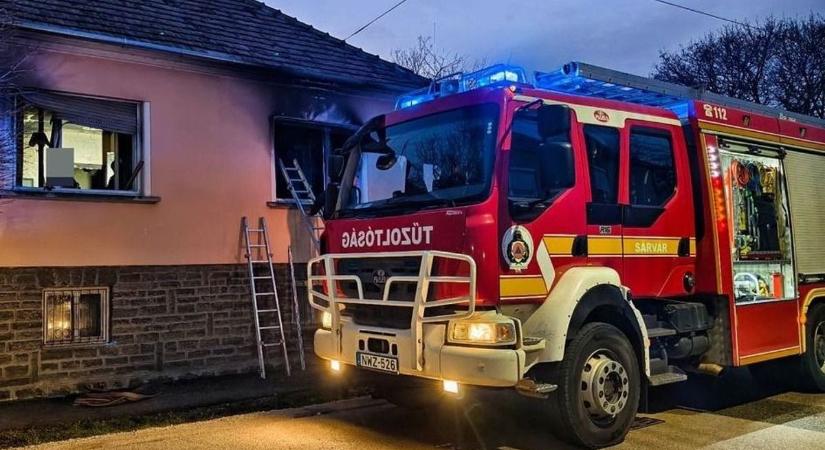 Hárman vesztették életüket háztűzben Vasban
