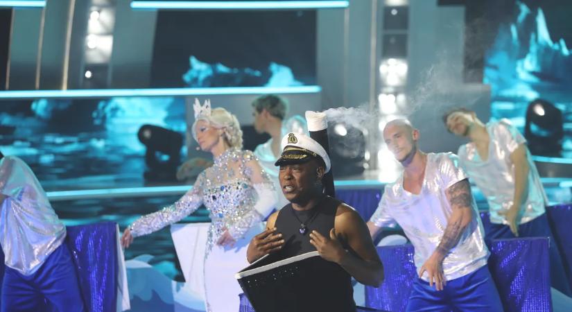 Ha van bizarr, az a hajóként színpadra lépő Fekete Pákó!