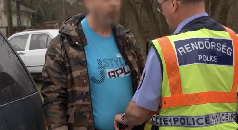Fegyverrel fenyegették a Bűnvadászokat, a rendőrök alig akartak intézkedni