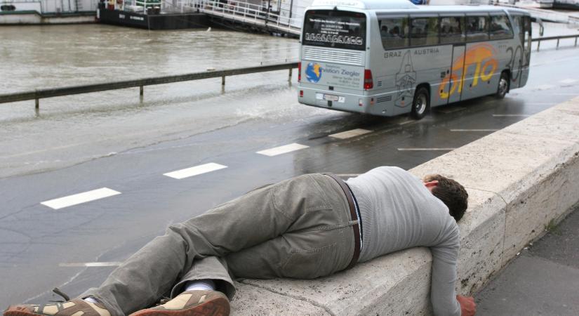 Börtönbe is kerülhet, aki hétfőn eltúlozza a locsolkodást