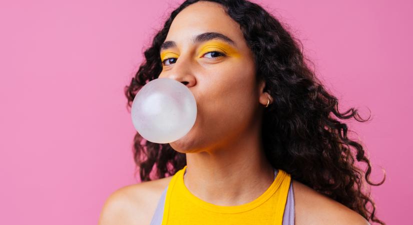 Ezzel a bevált házi praktikával könnyen kiszedheted a rágógumit a hajból