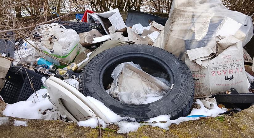 Retteghetnek a szemetelő magyarok: ezzel az alig ismert alkalmazással bárki percek alatt feldobhatja őket