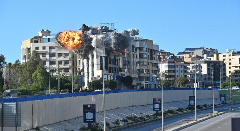 Donald Trump kifakadását egy veszélyes és mentálisan kiegyensúlyozatlan ember őrjöngésének nevezték kritikusai - Az Index percről percre tudósítása a közel-keleti eseményekről