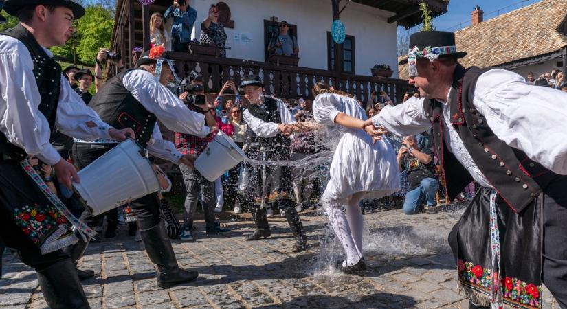 Miért locsolkodunk húsvétkor? – mélyebb az eredete, mint gondolnánk