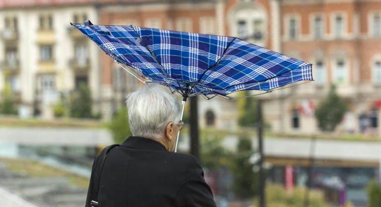 Viharos szél és eső lesz hétfőn