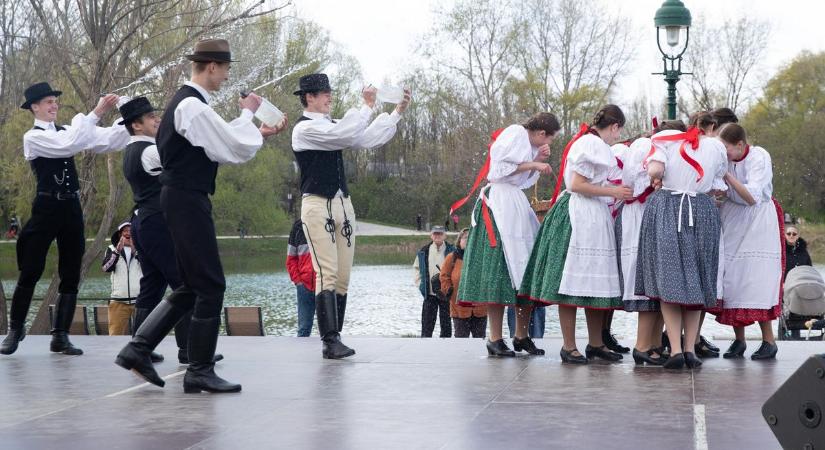 El ne hervadjanak a lányok! A húsvéti „mágikus víz” titka, amit kevesen ismernek
