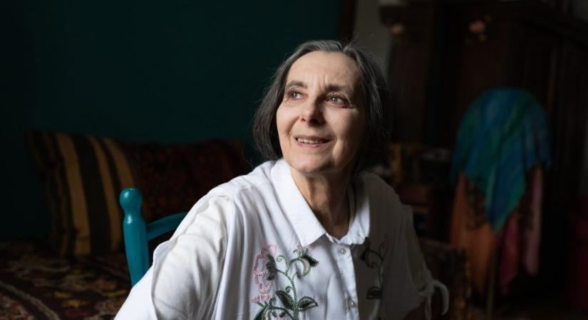 „Gyűlöltek a börtönben, mert más vagyok” – meglátogattuk az ismét bábaként dolgozó Geréb Ágnest