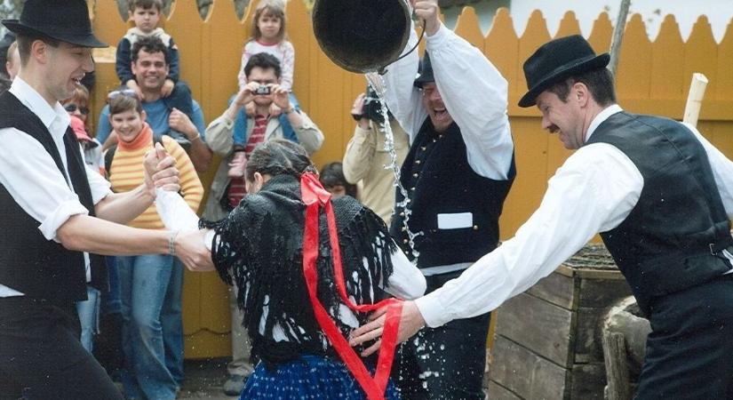 Kék ibolyától a cybergyerekig: így változtak meg a locsolóversek