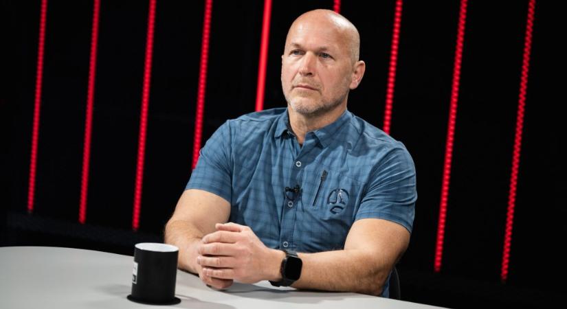 Buda Péter a 24.hu-nak: Ha a hamis zászlós művelettel már nem tudják az ellenzék ellen fordítani a közvéleményt, el is halaszthatják a választást