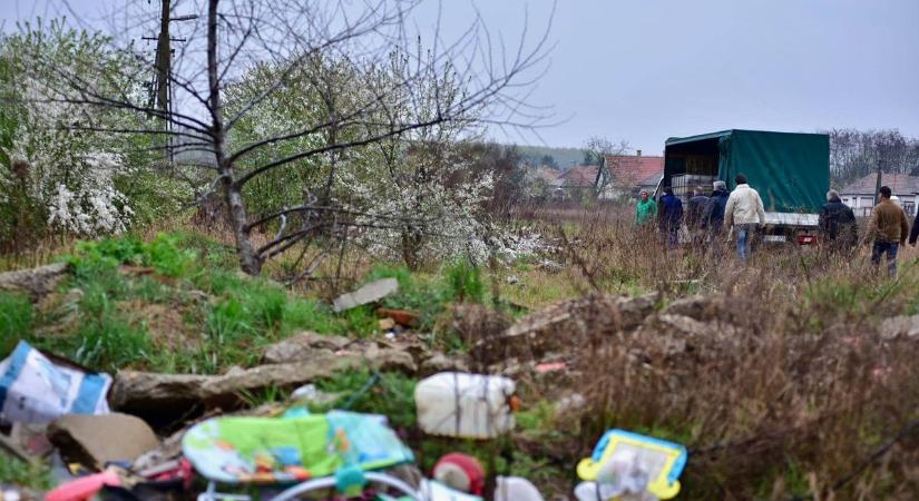 Döbbenetes mennyiségű szemetet raknak le illegálisan – hulladékhegyeket számoltak fel Tiszadadán