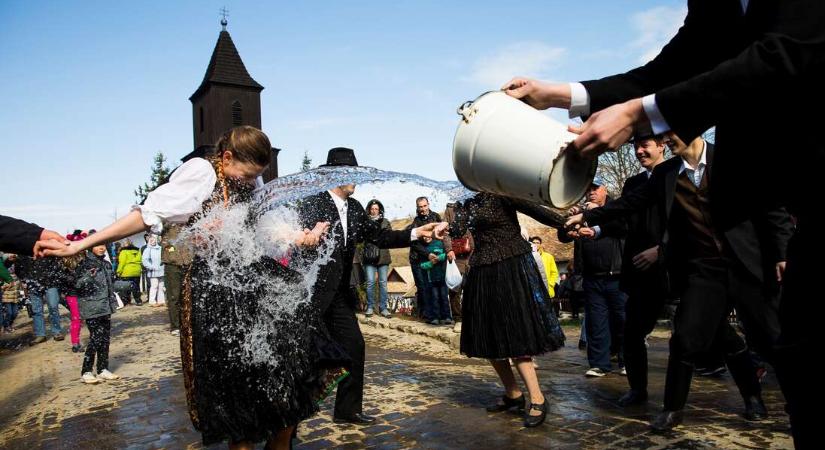 „Hagyd magad, úgy előbb szabadulsz!” – Kedves szokás vagy legális zaklatás a húsvéti locsolkodás?