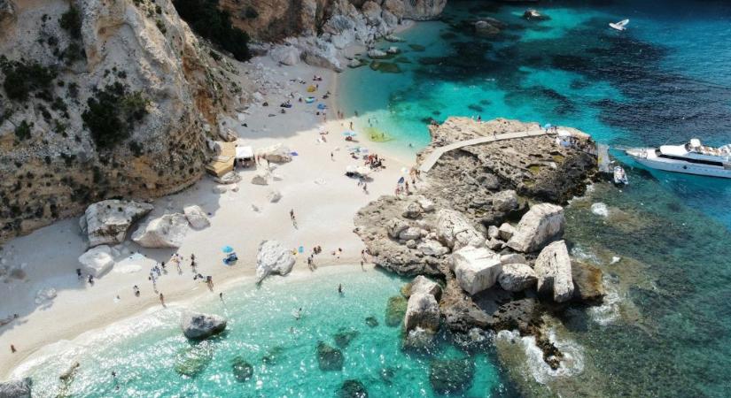 Fehér homok, türkiz víz, és nem kell 10 órát repülni: ez az európai sziget pont olyan, mint a Maldív