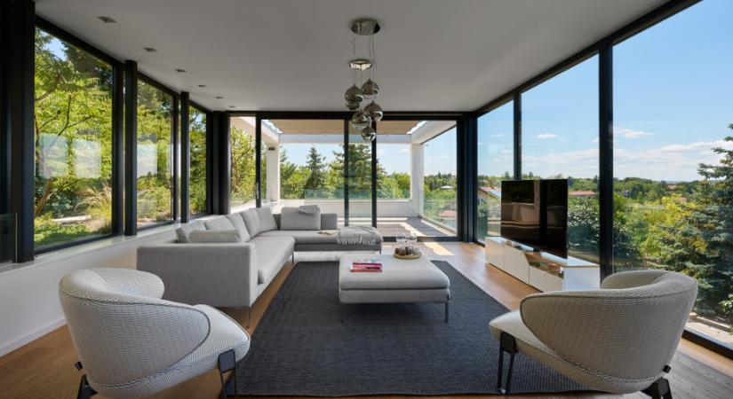 Miért került a nappali az emeletre? Ebben a házban a kilátás mindent felülír