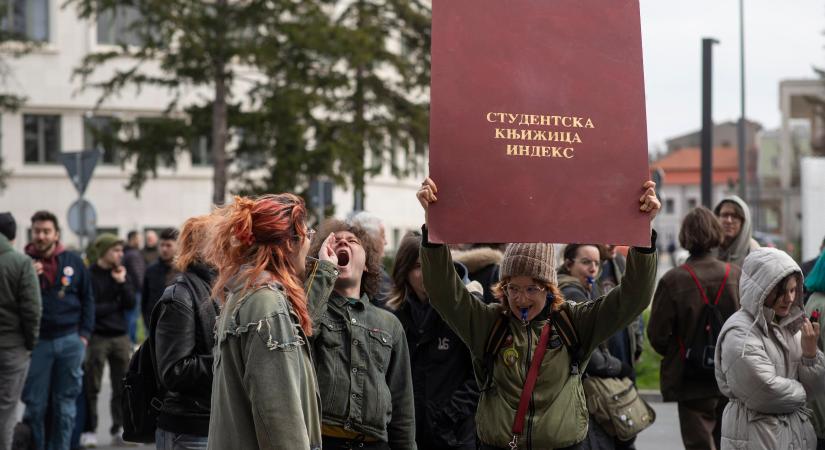 Botrány az egyetemen: tüntetésért adott jobb jegyet a professzor