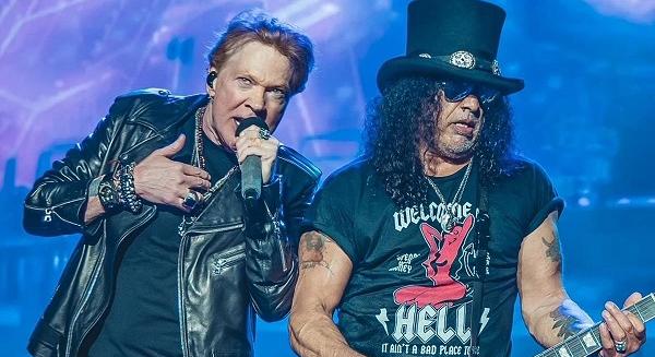 35 év után játszotta el újra élőben a Bad Apples-t a Guns N' Roses