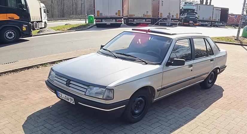 190 km/h, ezzel? Vajon túléli a 35 éves, francia autó a végsebesség-tesztet?