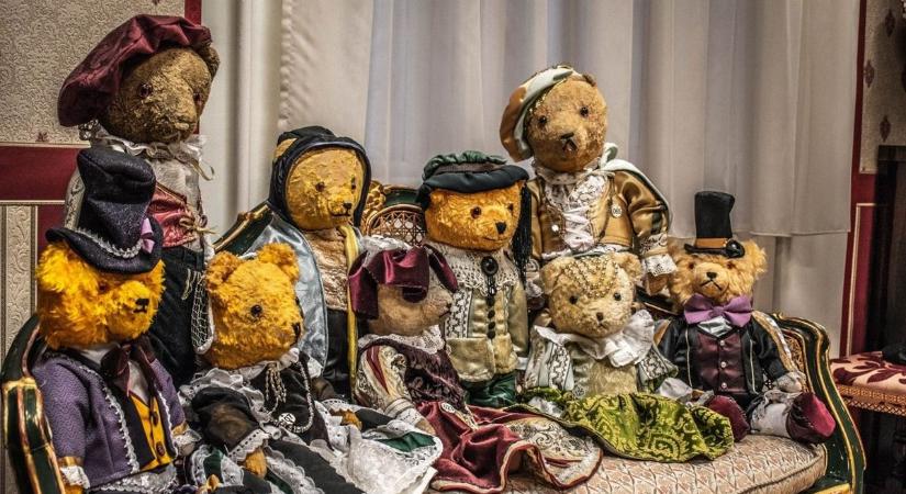 Balázs Péter óráját is őrzik, 130 országba jutottak már el a falvai múzeum mackói