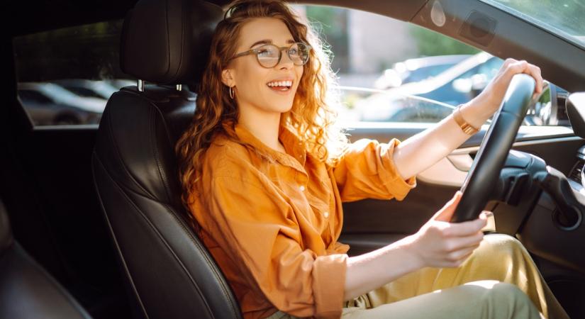 Meglepő KRESZ-táblák jelennek meg az utakon – ilyeneket még nem láttál!