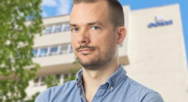 Egy kutató névvel és arccal lenyilatkozta, hogy a kormány a szakmai kutatói pályázatokba is belenyúl politikai okokból