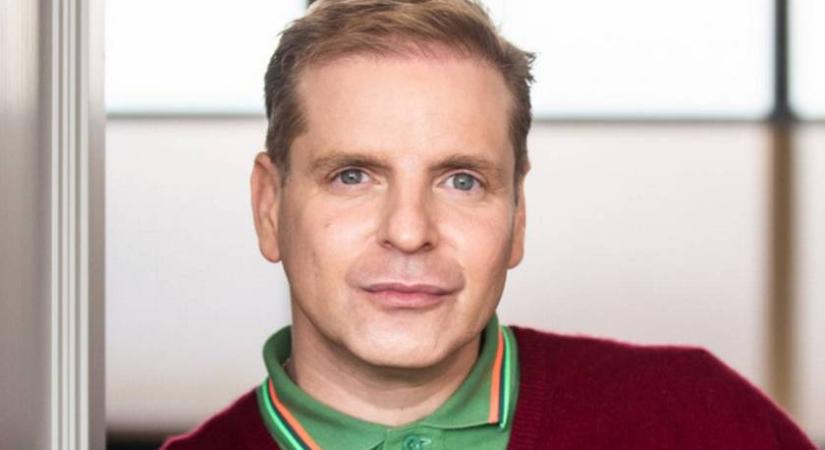 Kajdi Csaba fiatalon sármos szívtipró volt: egy csinos nőt fogdos a régi fotón