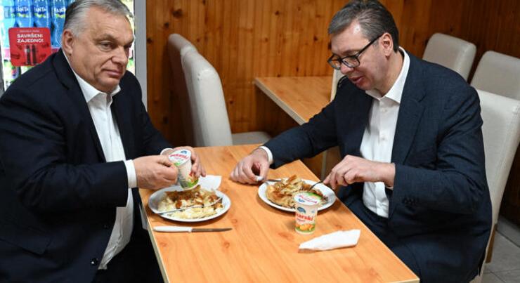 Dupla hamis zászló – amikor már mindenki mindenkit vádol