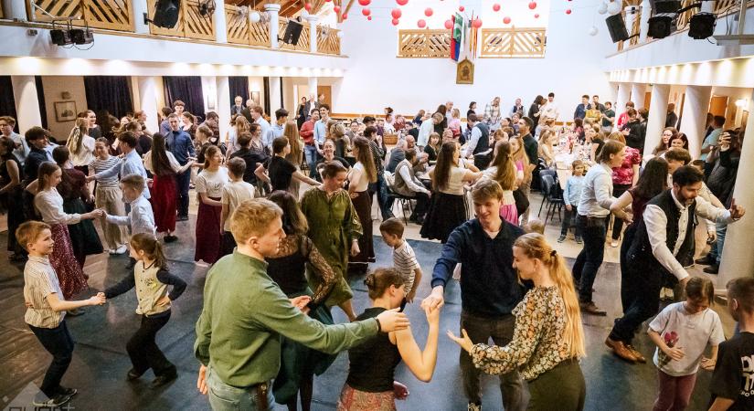 Húsvéti koncert és táncház Győrújbaráton