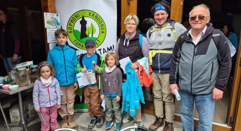 Több mint négyszázan „nyitották a kéket” Sopronban