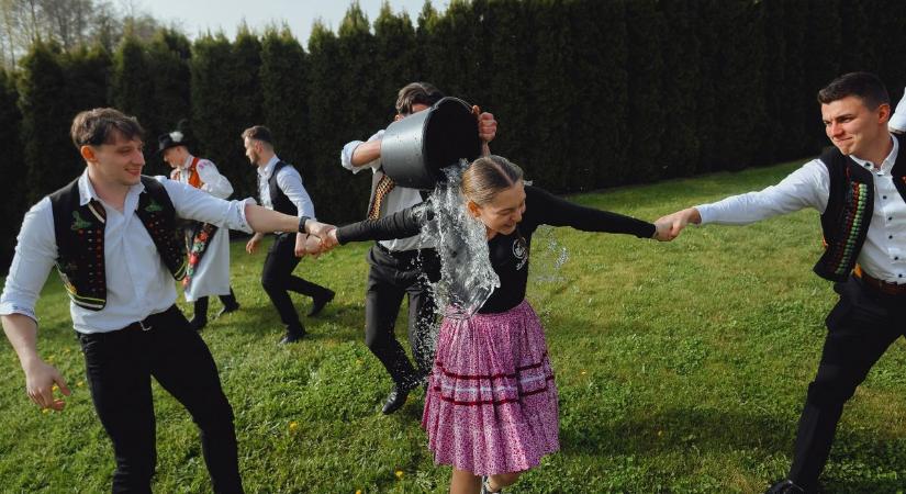 Az időjárás hatása a locsolkodásra: melegben a víz fogy, hidegben a kölni