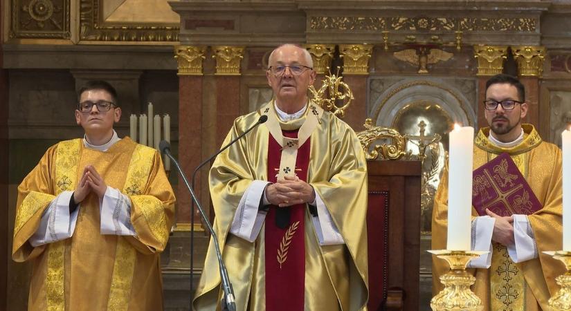 A béke és az elfogadás húsvéti üzenete – szentmisét mutatott be az egri érsek