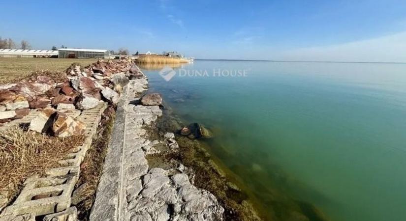 Elképesztő különbségek a telekárakban a Balaton környékén