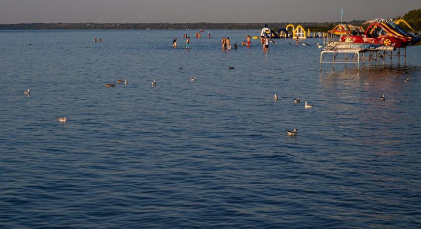 Életet menthet a Balatonon: ezt jelentik a villanó lámpák
