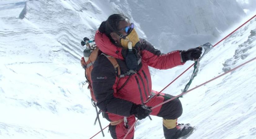 A nő, aki 10-szer mászta meg a Mount Everestet: Lhakpa Sherpa rekordját máig senki sem múlta felül