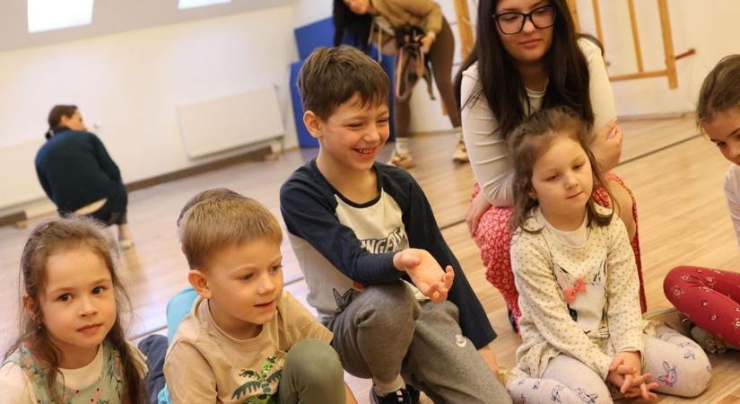 „Pókuszgolyó” és „Hápizsák”: a legviccesebb gyerek elszólások egy helyen