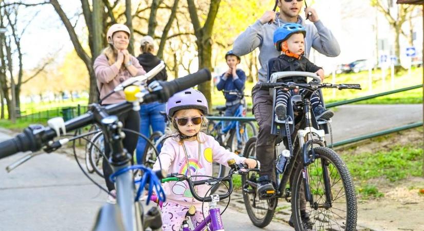 Húsvéti bringázás: gyerekek lepték el a szekszárdi kerékpárutakat (galéria)