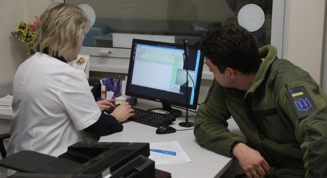 Tömegesen betegszenek meg a mozgósítottak a kiképzőközpontokban, ahol alig van orvos – katonai ombudsman