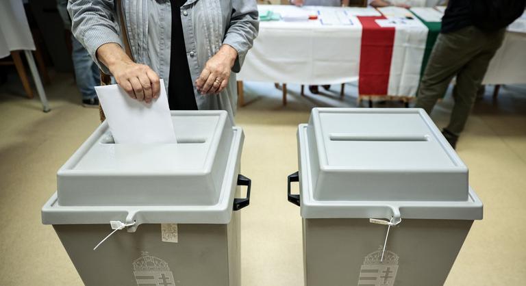 Mintegy 60 ezren szavaznak átjelentkezéssel a fővárosban, hatalmas tömegek lehetnek több szavazókörben