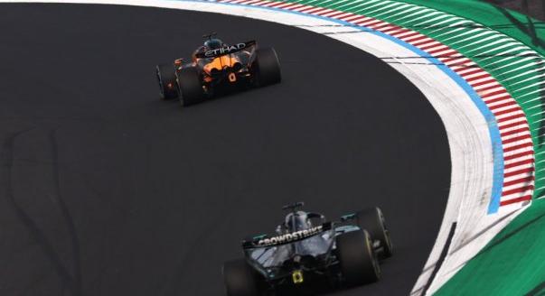 McLaren: Nem tart vissza információt a Mercedes