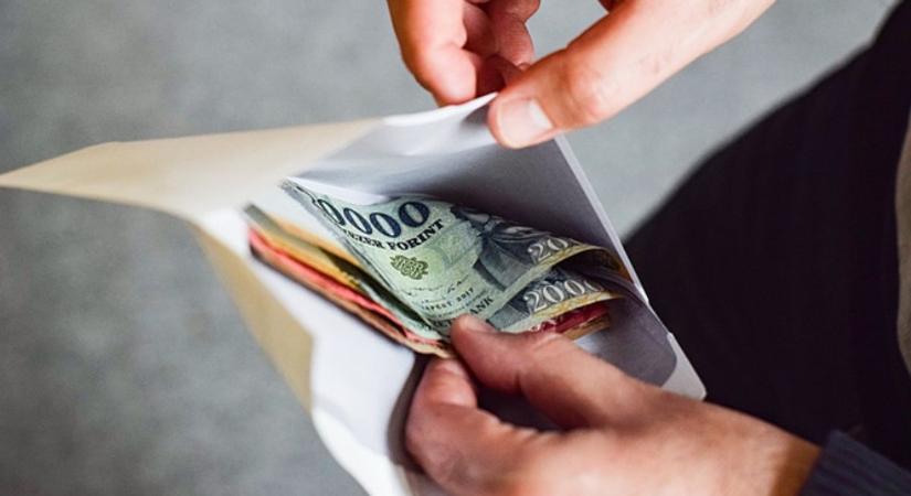Te mennyit tennél a borítékba? Utána jártunk, mekkora összeg nem számít cikinek