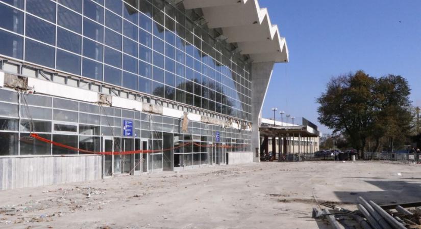 Újabb bizonyíték, hogy a hatalom még a munkálatok befejezése előtt megnyitotta az újvidéki vasútállomást