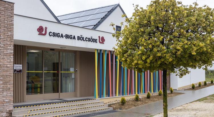 Ennyit keresnek a bölcsődei dajkák