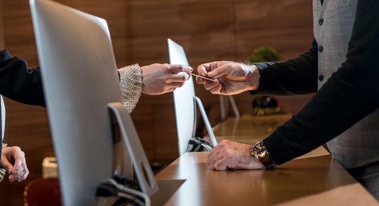 Jött a szokásos választások előtti osztogatás, a bankok ráugrottak a magyarok pénzére